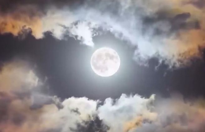 LUNA-LLENA--TANCREDI--ASTRÓNOMO.jpg