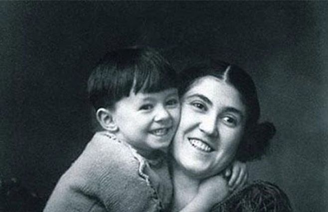 Benedetti con su madre, Matilde Farruggia