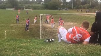 futbolista con fracturas y un ojo comprometido fue el resultado de un partido en la liga seniors de salto