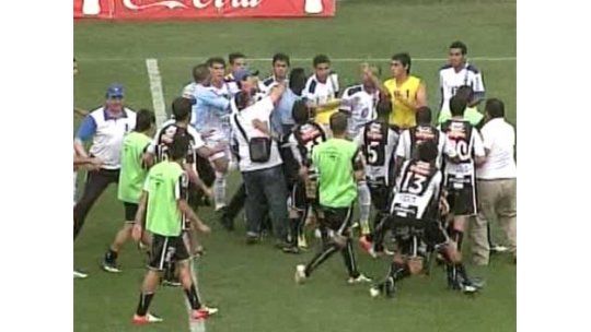 Juventud y Wanderers se unieron contra la violencia en el fútbol