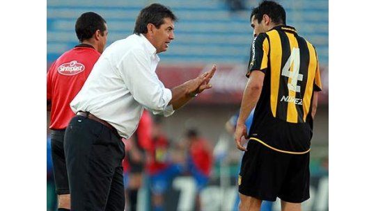 Peñarol - Emelec en Guayaquil por Copa Libertadores
