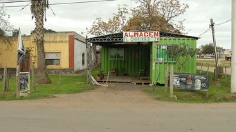 un hombre esta grave tras ser baleado en el pecho durante un asalto a su comercio