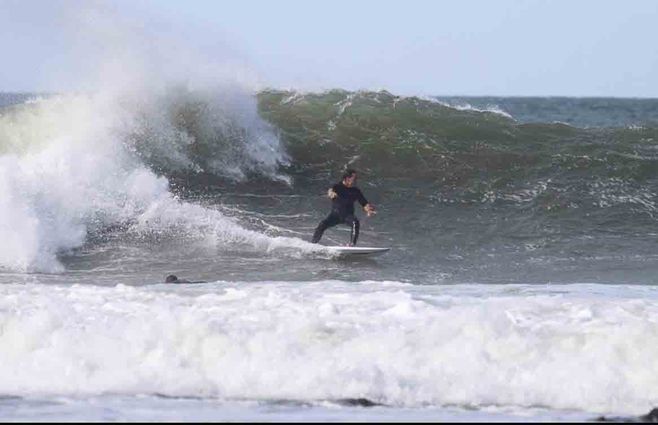 lacalle-pou-surfeando.jpg
