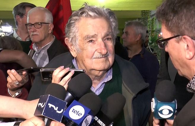 Mujica-en-Colonia-con-subrayado.jpg