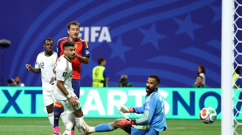 Doblete de Oyarzabal en el primer tiempo de España VS Arabia Saudita. Foto: AFP Doblete de Oyarzabal en el primer tiempo de España VS Arabia Saudita. Foto: AFP