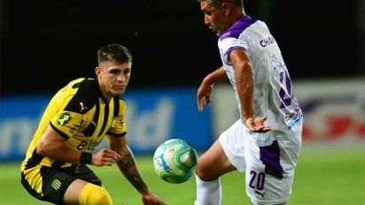 defensor le gano 2 a 1 a penarol en el campeon del siglo