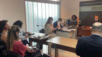 fiscal formaliza investigacion contra policias por denuncia de violacion a dos mujeres