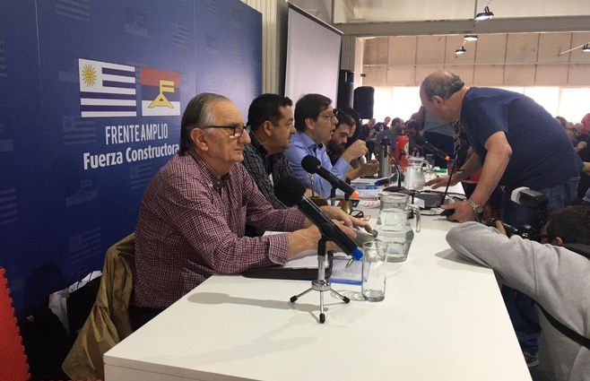 Plenario del sábado 21 de diciembre. (Foto: Verónica Chevallier, periodista de Subrayado).