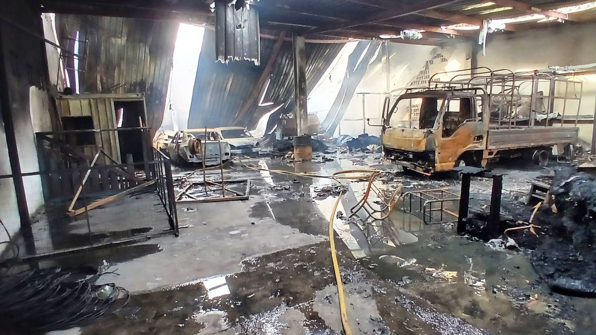 Un gran incendio afectó depósito de pinturas y su 