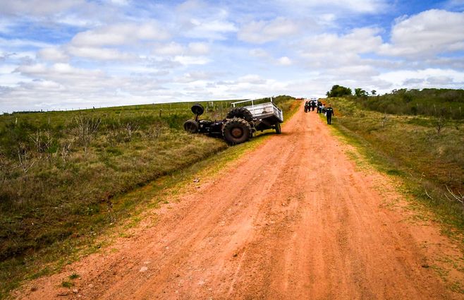 accidente-con-tractor-en-cerro-largo-foto-cedida-a-subrayado