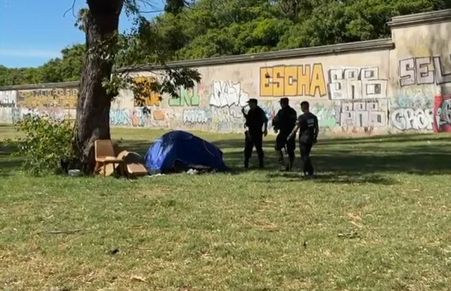 personas-en-calle-policia-operativo-mointerior