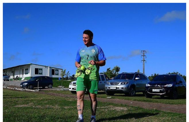 Cebolla Rodríguez, excapitán de Peñarol y goleador del Campeón del Siglo. Será una rareza verlo con Plaza Colonia