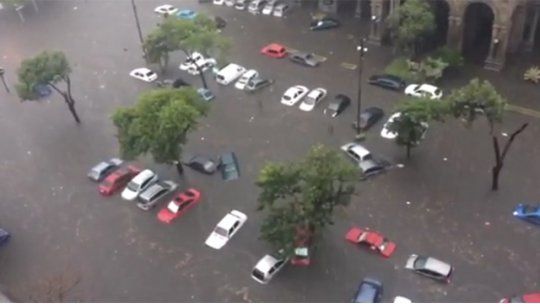 AFE autos lluvia Subrayado