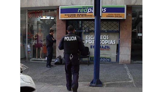 Copamiento a local de cobranzas de Pocitos: atan al encargado
