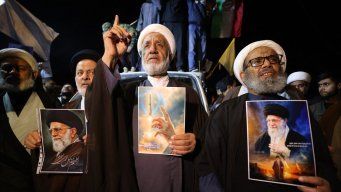 Ejército de Israel dice haber eliminado al jefe de los Guardianes de la Revolución de Irán y al asesor del líder supremo Jamenei. Hubo protestas en Irán e Irak. Foto: AFP