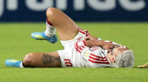 Giorgian de Arrascaeta se fracturó la clavícula y está en riesgo su participación en el Mundial Giorgian de Arrascaeta se fracturó la clavícula y está en riesgo su participación en el Mundial