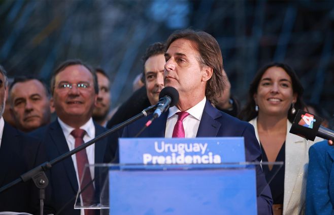 LACALLE-POU-DESPIDIDA-FOCO-UY.jpg