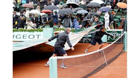 Lluvia impidió terminar final de Roland Garros, que sigue mañana