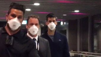 djokovic parte de melbourne tras su expulsion de australia