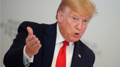trump tuitea y luego borra video de un seguidor que elogia el poder blanco