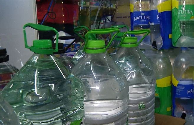 ¿Cuánto cuesta el agua embotellada en Montevideo e interior? Economía publicó el monitoreo de precios