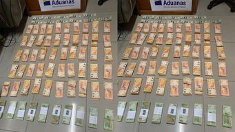 detenido en colonia cuando pretendio ingresar con mas de 5,6 millones de pesos argentinos sin declarar