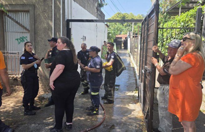 Foto: Eduardo Castro, Subrayado. Incendio en Las Piedras, Canelones.