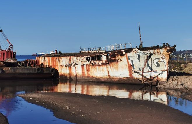 incendio-barco-abandonado-puerto-enero-25.jpg