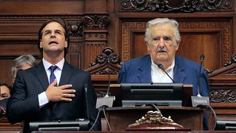 mujica es el lider politico de mejor imagen del pais, seguido en simpatias por lacalle pou