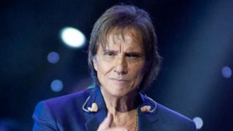 roberto carlos sufrio un accidente en su cadillac; impacto contra tres autos y fue derivado a un hospital