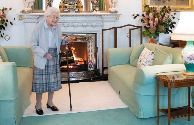 Una de las últimas fotos tomadas a la reina Isabel II, cuando el lunes recibió a la nueva primera ministra Liz Truss. AFP.