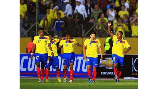 Ecuador le ganó 2 a 0 a Perú y se pone a un punto de Uruguay
