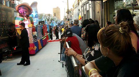 Foto: Subrayado. Desfile de Llamadas por Isla de Flores.