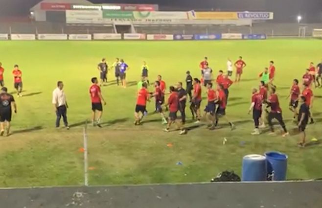 pelea-futbol-salto.jpg