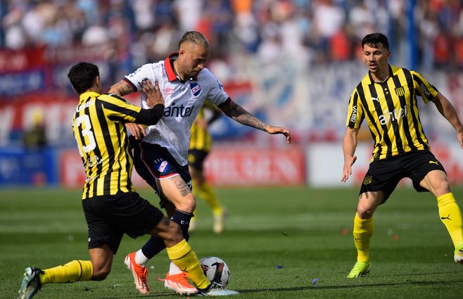 NACIONAL-VS-PEÑAROL-FOCO.jpg