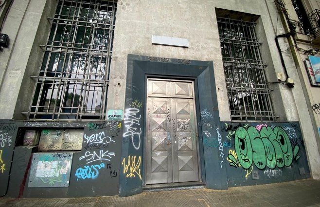 Foto: Subrayado. El edificio está ubicado sobre la avenida Gral. Flores, en Montevideo.