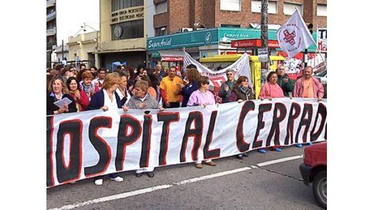 Enfermeros en conflicto: faltan 12.000 profesionales, 18% emigra