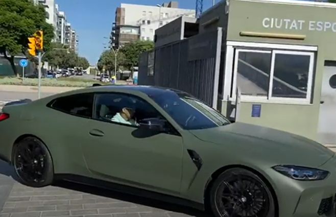 Ronald Araújo llega a la ciudad deportiva del Barcelona. Foto: captura de video publicado por el portal Sport.