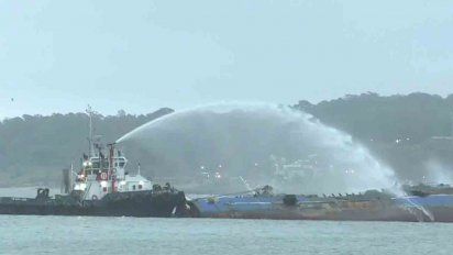 bomberos controlo el incendio en el pesquero coreano