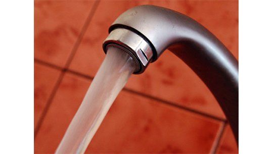 Chino con graves problemas renales por no tomar agua por 20 años