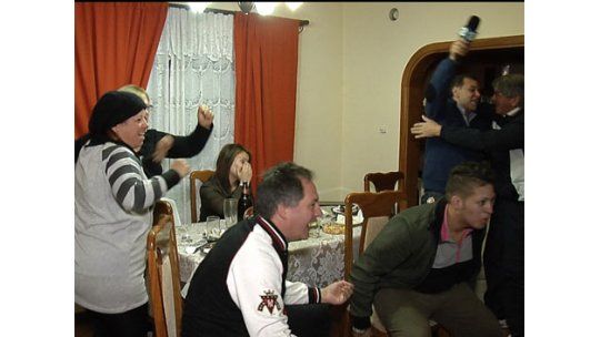 Mirá cómo vivió la familia del “Diente” López el partido con Irak