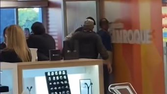 internaron en el vilardebo al hombre que tomo como rehen a una joven en el shopping tres cruces