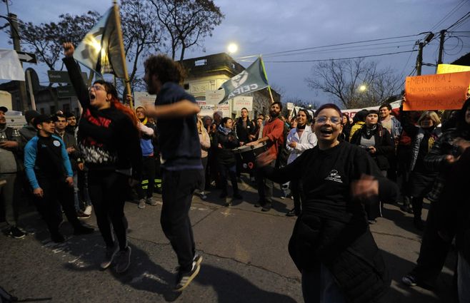manifestaciones cerro educacion (2) federico gutierrez foco uy.jpeg