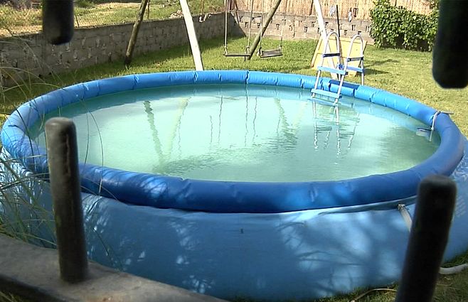 piscina-patio-archivo-verano-calor.jpg