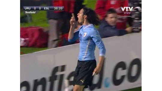 Cavani explicó por qué festejó enojado cuando hizo el gol