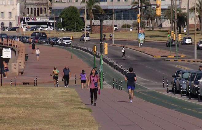 rambla-montevideo-sol-soleado-calor-caluroso-verano-ejercicio-deportes