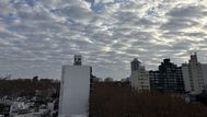 Sábado fresco con cielo ligeramente nublado y marcado descenso de temperatura en la noche