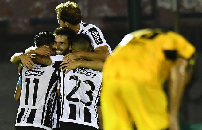 Pastorini, exPeñarol, celebra el gol que abrió la cuenta para Wanderers, El delantero está en gran momento