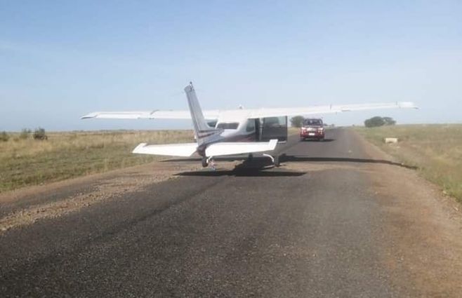La avioneta este sábado de mañana. Foto: portal La Guardia, Salto. 