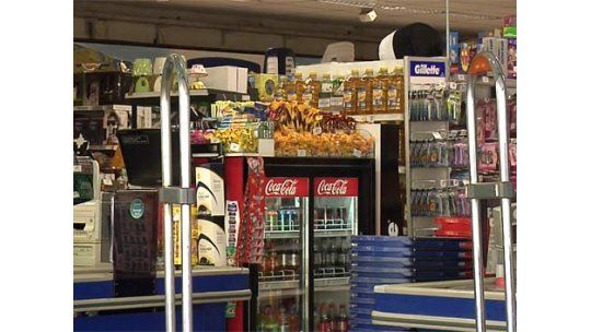 Asaltan supermercado en Parque Posadas con 25 clientes adentro